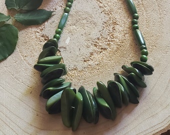 Chunky Tagua necklace/ Eco friendly natural jewelry/ Green  necklace/ Rainforest green necklace/ Bohemian Rustic Necklace/ Fuchsia necklace