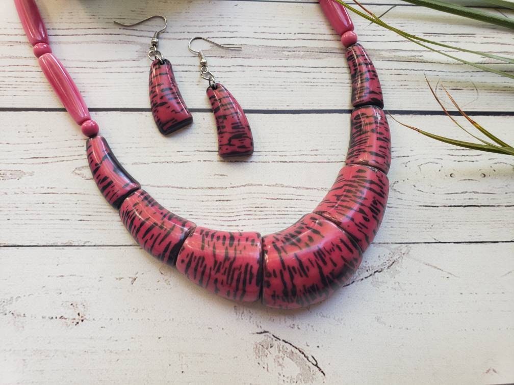 Animal print tagua necklace/Tiger print pink necklace / Gifts for mom
