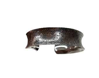 Bracelet en argent fait main.