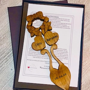 Cuchara de amor de roble personalizada de 9": corazones tallados entrelazados con narcisos, boda, aniversario, compromiso, regalo de San Valentín, regalo para ellos.