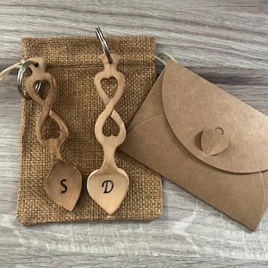 Intagliati a mano, singoli o in coppia. Coppie/Amicizia Lovespoon Portachiavi,, Regali per loro, Regalo per me Bomboniere, amore infinito