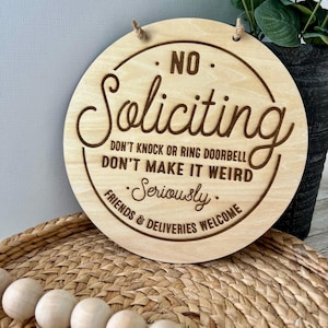 No Soliciting Wooden Door Sign, Funny No Soliciting Sign, Don’t Make It Weird Sign, Friends & Delivieries Welcome Sign, House Warming Gift
