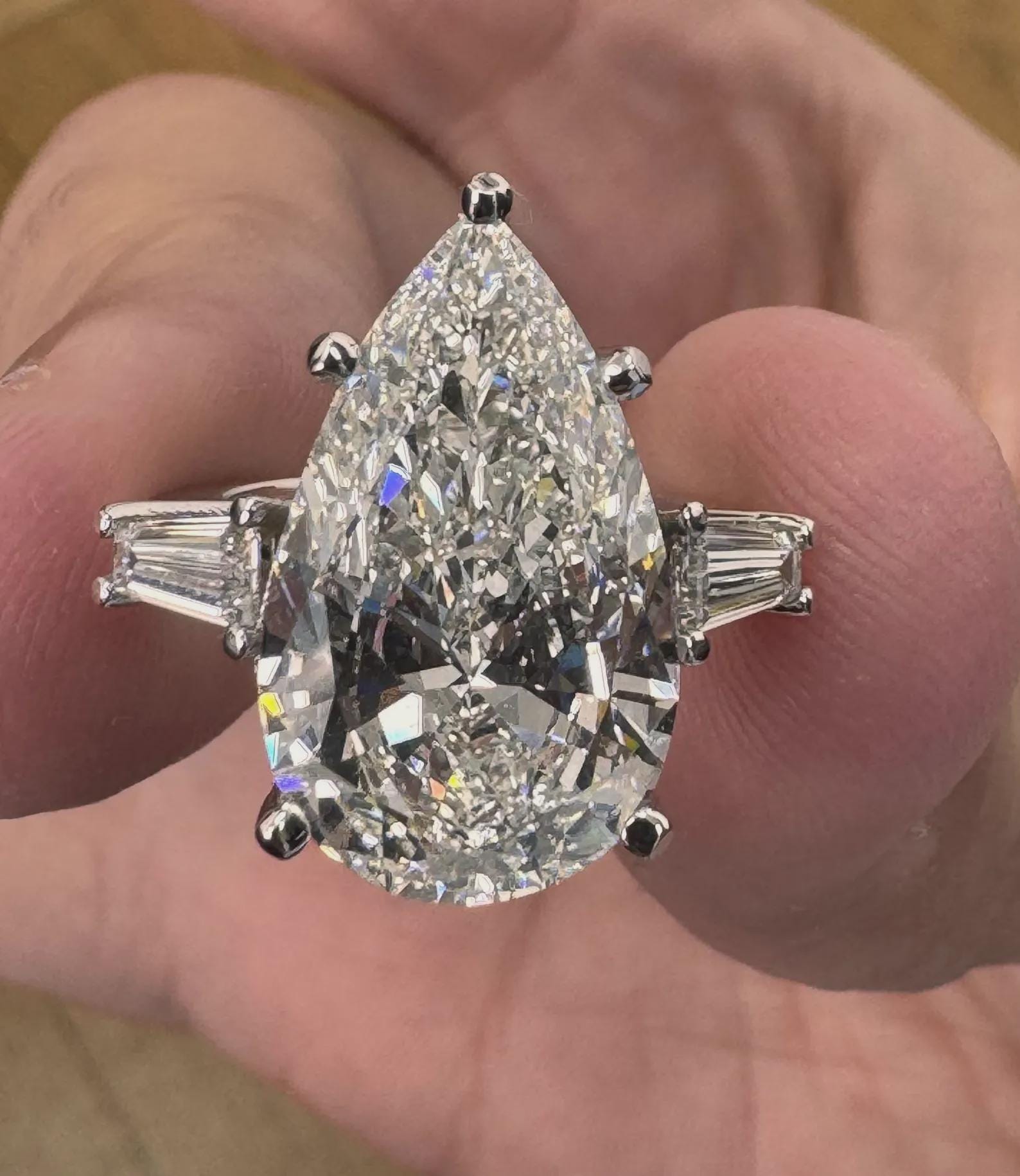 10 Carat Pear Shape Diamond Ring Grown Diamond clarity Baguette side stones Engagement ring 14k gold 5 prongs