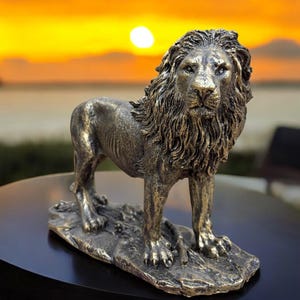Leeuwenstandbeeld – symbool van kracht en adel | Decoratie voor thuis of op kantoor | Perfect cadeau voor verzamelaars van dierenfiguren