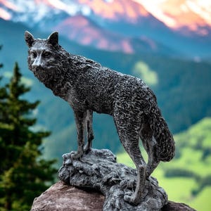 Wolf statue - Handmade Wolf Sculpture – Nature-Inspired Wildlife Decor