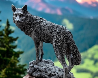 Wolf statue - Handmade Wolf Sculpture – Nature-Inspired Wildlife Decor