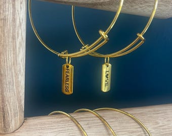Bracelet jonc extensible doré | Pendentif à breloques gravé motivant - Bijoux personnalisés