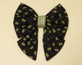 Holiday Christmas Tree Dog Cat Lady Sailor Bow Tie: Easy Collar Attachment