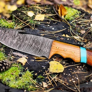 Handmade Damascus Steel Bowie Knife: Rosewood Handle, Outdoor Hunting