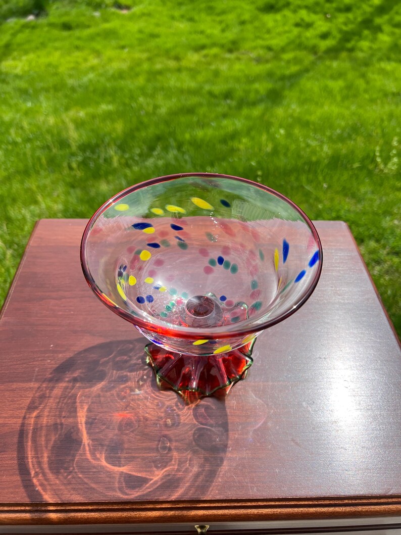 SÄLLSYNT Vintage MacKenzie Childs Smält Konfetti Konstglas Piedestal Skål Godisfat bild 3
