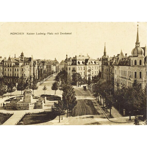 Retro postcard / Munich / Kaiser Ludwig Platz / with monument