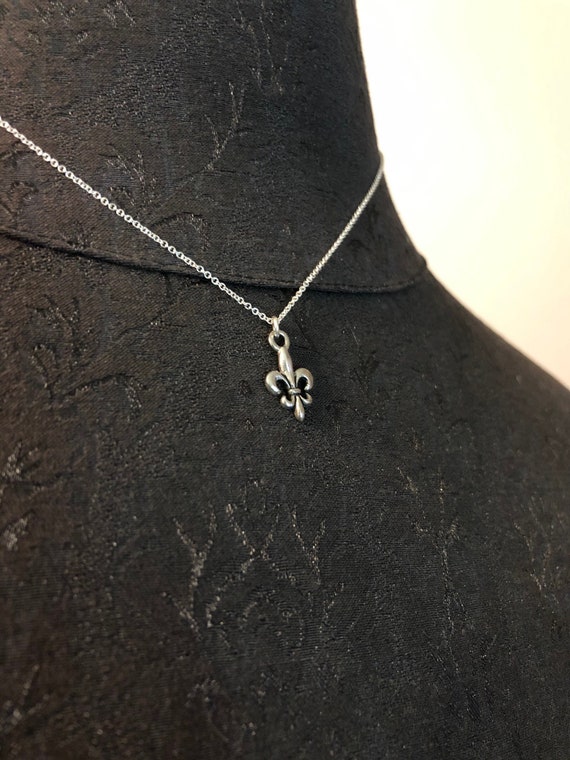 シルバー フルール・ド・リス ネックレス 楽天市場】シンプル フルール ド リス シルバー ネックレス