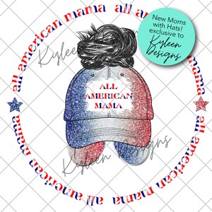 DISEÑADOR ORIGINAL Gorro de mamá con efecto tie dye patriótico All American Mama con moño en la parte superior Archivo digital PNG