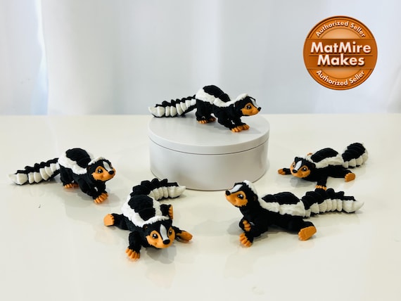Flexi Skunk Articulated Fidget | 3 Sizes 3 - 9 Inches | 3D Printed | Articulated | Custom Figurine | Cute | Adorable | Skunk | Wildlife