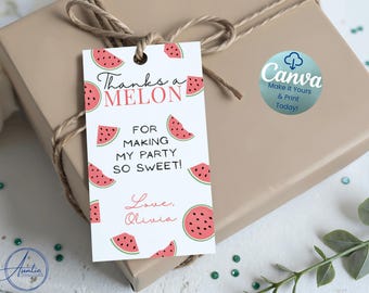 Op de afbeelding: Een cadeaulabel met een watermeloen thema, met de tekst "Thanks a MELON for making my party so sweet!" en "Love, Olivia". Het label is versierd met watermeloen schijfjes en is met touw aan een ingepakt cadeau bevestigd.