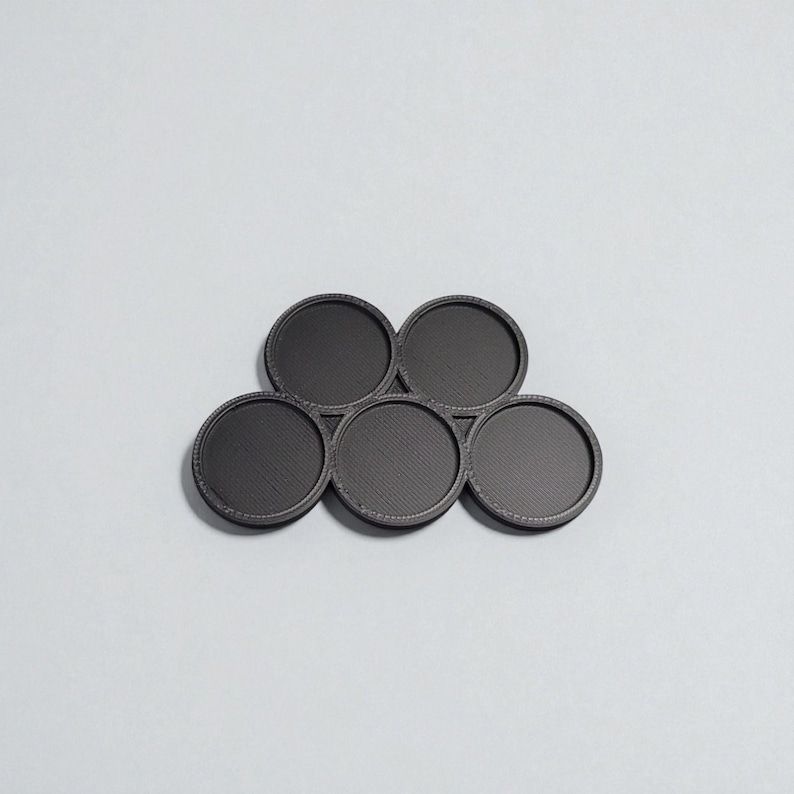 Miniature base movement tray for moving miniatures around tabletop gaming boards.