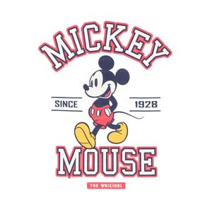 Może przedstawiać: Grafika przedstawiająca Myszkę Miki idącą, z napisem "Mickey Mouse" w czerwonej i białej czcionce. Tekst "Since 1928" jest r&oacute;wnież dołączony. Słowa "The Original" znajdują się na dole.