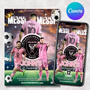 Puede incluir: Invitación de cumpleaños con temática de fútbol rosa con un jugador de fútbol con una camiseta rosa con el número 10. La invitación incluye el texto "John's is Turning 03" y los detalles del evento. El diseño se duplica en un smartphone.