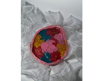 Vassoio in ceramica fatto a mano con decorazioni floreali, portagioie unico nel suo genere, ideale per arredare la casa o come idea regalo originale.