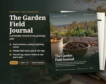 Puede incluir: Un cuaderno de campo imprimible titulado The Garden Field Journal, con una imagen de portada de un cuenco de cerámica lleno de tierra en un jardín. El documento incluye secciones para inventario de semillas, siembra, plantación y registros de cosecha.