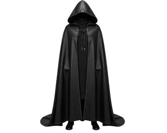 Op de afbeelding: Een lange, zwarte cape met capuchon en een vloeiend ontwerp. De cape heeft een capuchon, een sluiting met veter aan de hals en een lange, draperende silhouet. Het kledingstuk is gemaakt van een glad, donker materiaal.