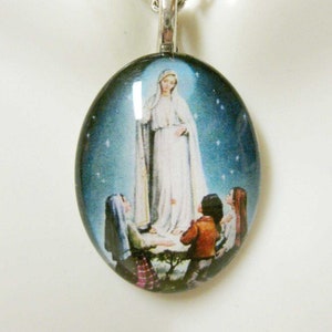 Our Lady of Fatima pendant with chain - GP12-023 cameo style