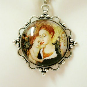 Madonna and child pendant and chain - AP26-121