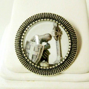 Knight Templar in prayer pin/brooch - BR09-006