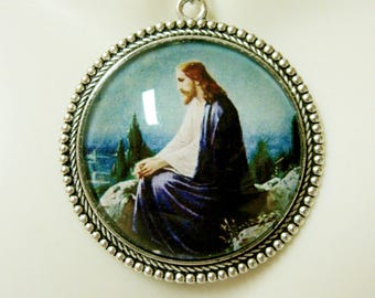 Christ on the Mount of Olives pendant and chain - AP25-090