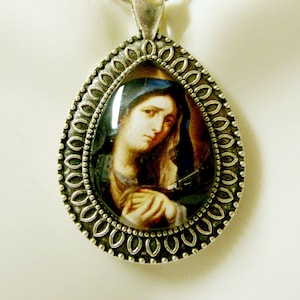 Our Lady of Sorrows pendant with chain - AP15-015