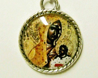 Black Madonna and child pendant and chain - AP05-055