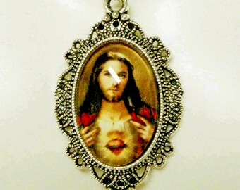 Sacred heart of Christ pendant with chain - AP04-375