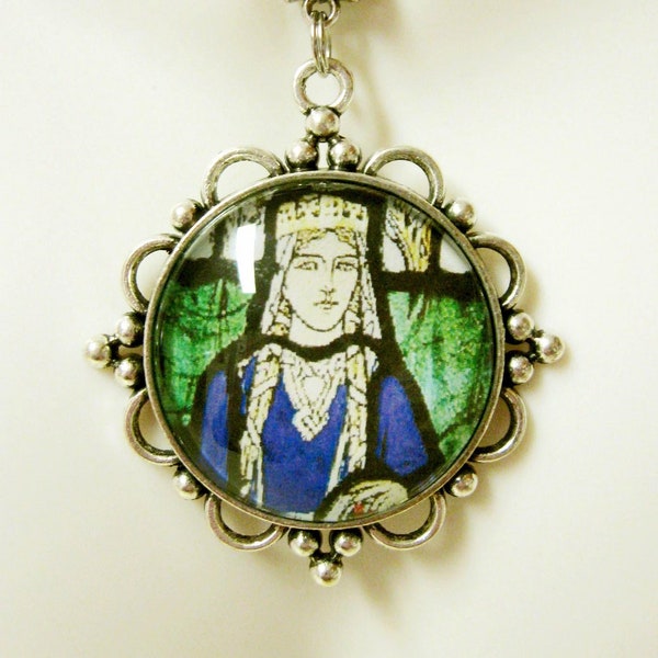 Saint Margaret of Scotland pendant and chain - AP26-113