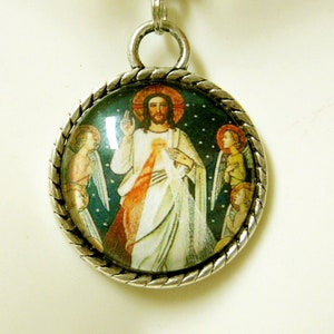 Divine mercy with angels pendant and chain - AP05-297