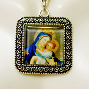 Our Lady of Mount Carmel pendant and chain - AP02-038