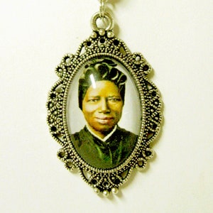 Saint Josephine Bakhita pendant with chain - AP04-289