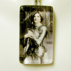Saint Joan of Arc pendant with chain - GP09-065