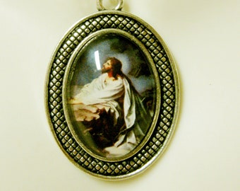 Christ in the garden of Gethsemane pendant and chain - AP05-194