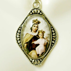 Our Lady of Mount Carmel pendant and chain - AP26-212