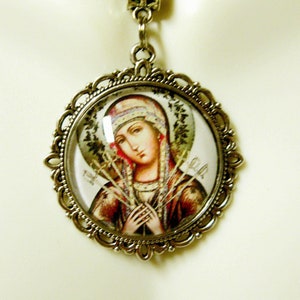 Our Lady of Sorrows pendant and chain - AP05-388