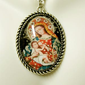 Madonna and child pendant and chain - AP09-148 Cusco style
