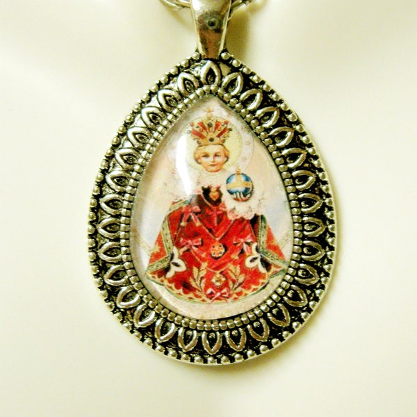 Infant of Prague teardrop pendant with chain - AP15-039