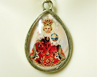 Infant of Prague teardrop pendant and chain - AP02-085