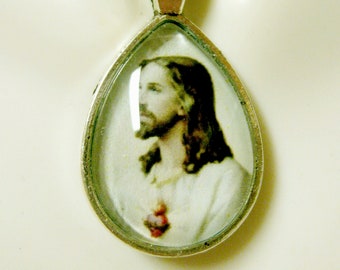 Sacred heart of Christ teardrop pendant and chain - AP02-104