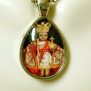 Santo Nino druppelvormige hanger en ketting - AP02-102