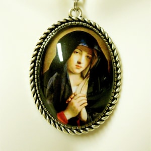Our Lady of Sorrows pendant and chain - AP09-226