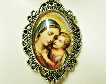 Madonna and child pendant with chain - AP04-156
