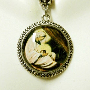 Indian Madonna pendant and chain - AP05-137
