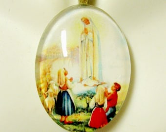 Our Lady of Fatima pendant with chain - GP04-116 cameo style