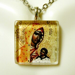 AP26-328 Black Madonna and child pendant and chain